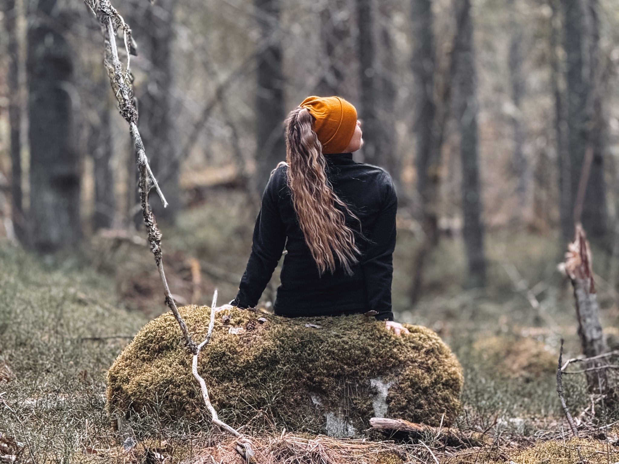 Välikausipipo ja sen valinta: Puuvilla vai merinovilla?