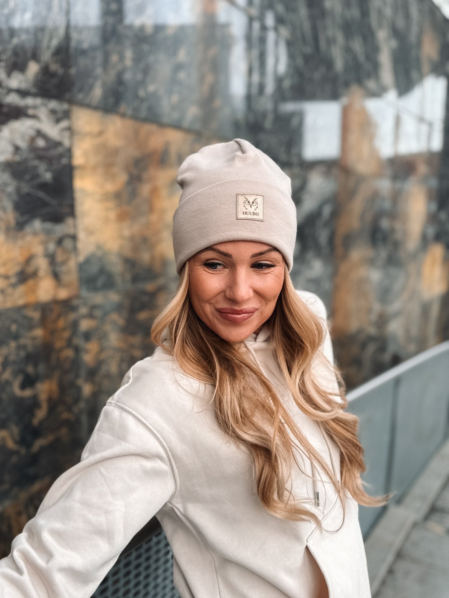 Naisten tuotteet - Täältä löydät kaikki naisille suunnitellut tuotteet ponnaripipoista pantoihin ja pellavahattuihin.