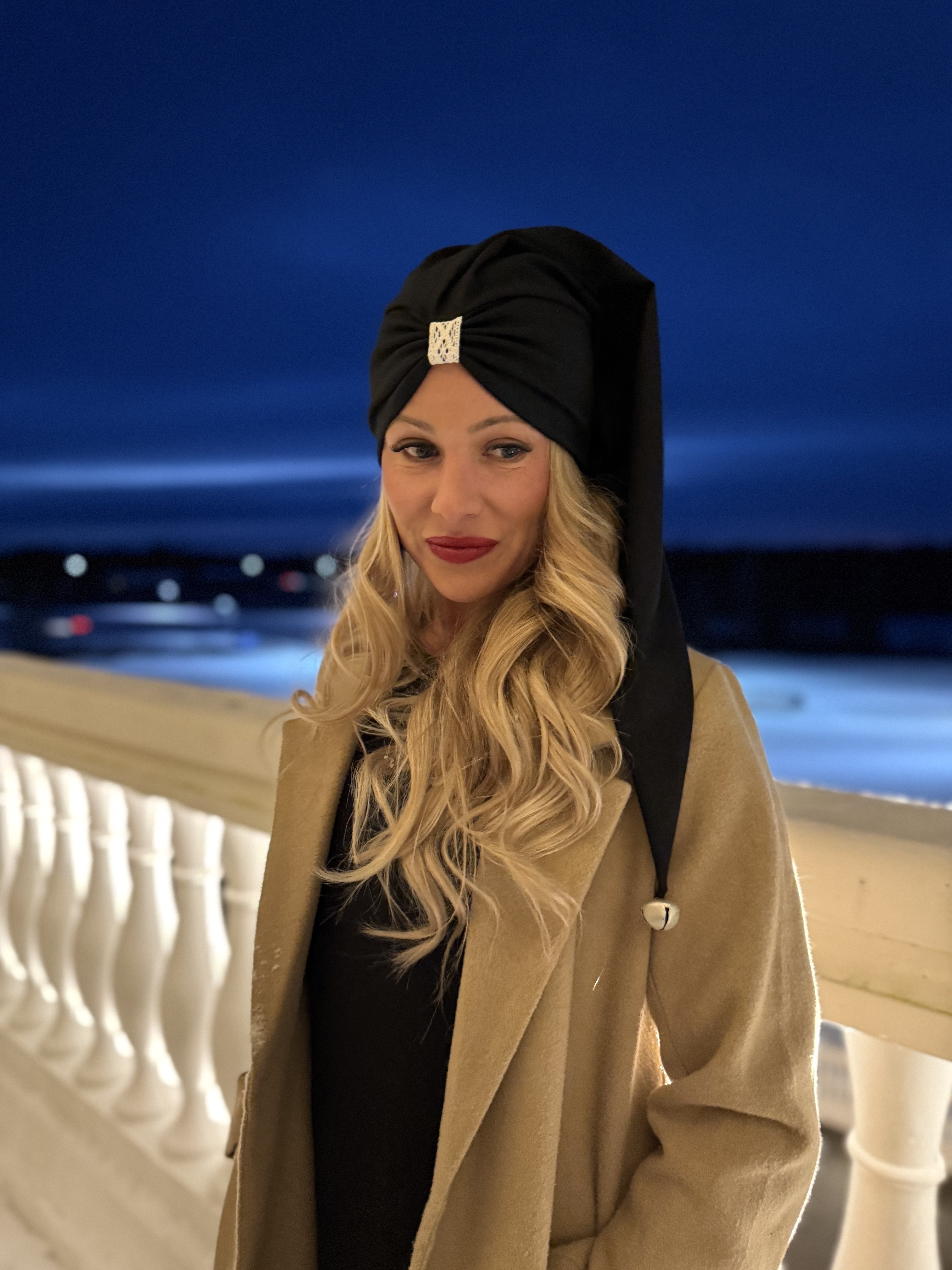 Tonttulakki pitsillä