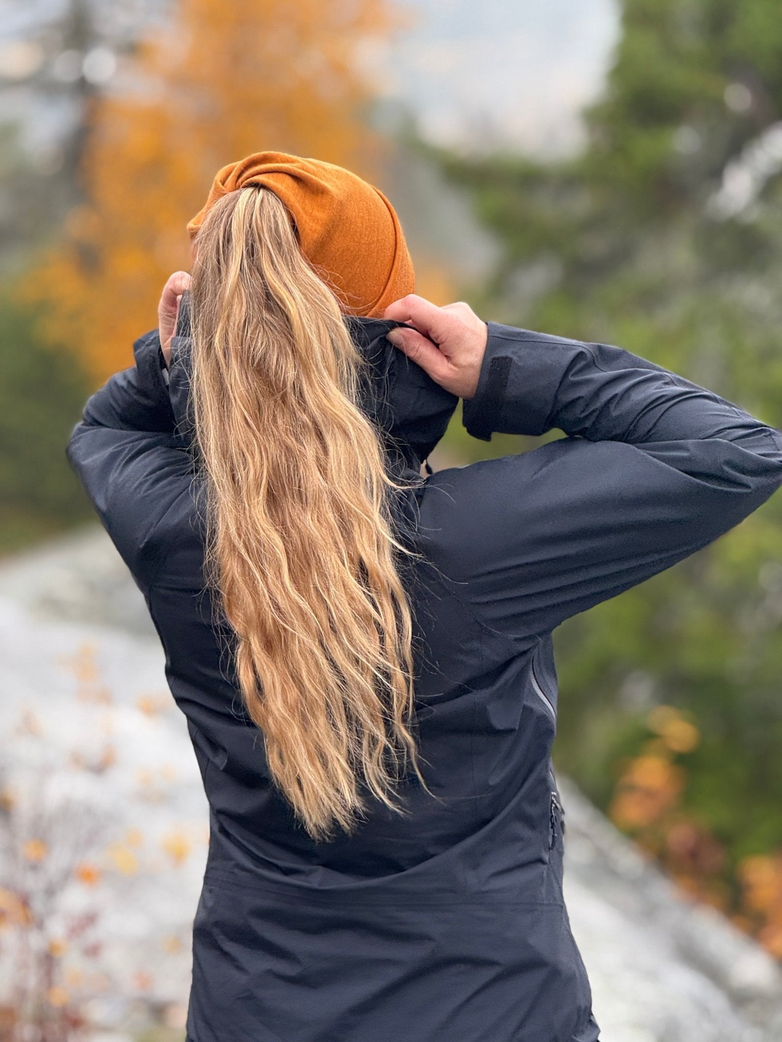 Merinovillainen monitoimipipo, oranssi ponnaripipo.