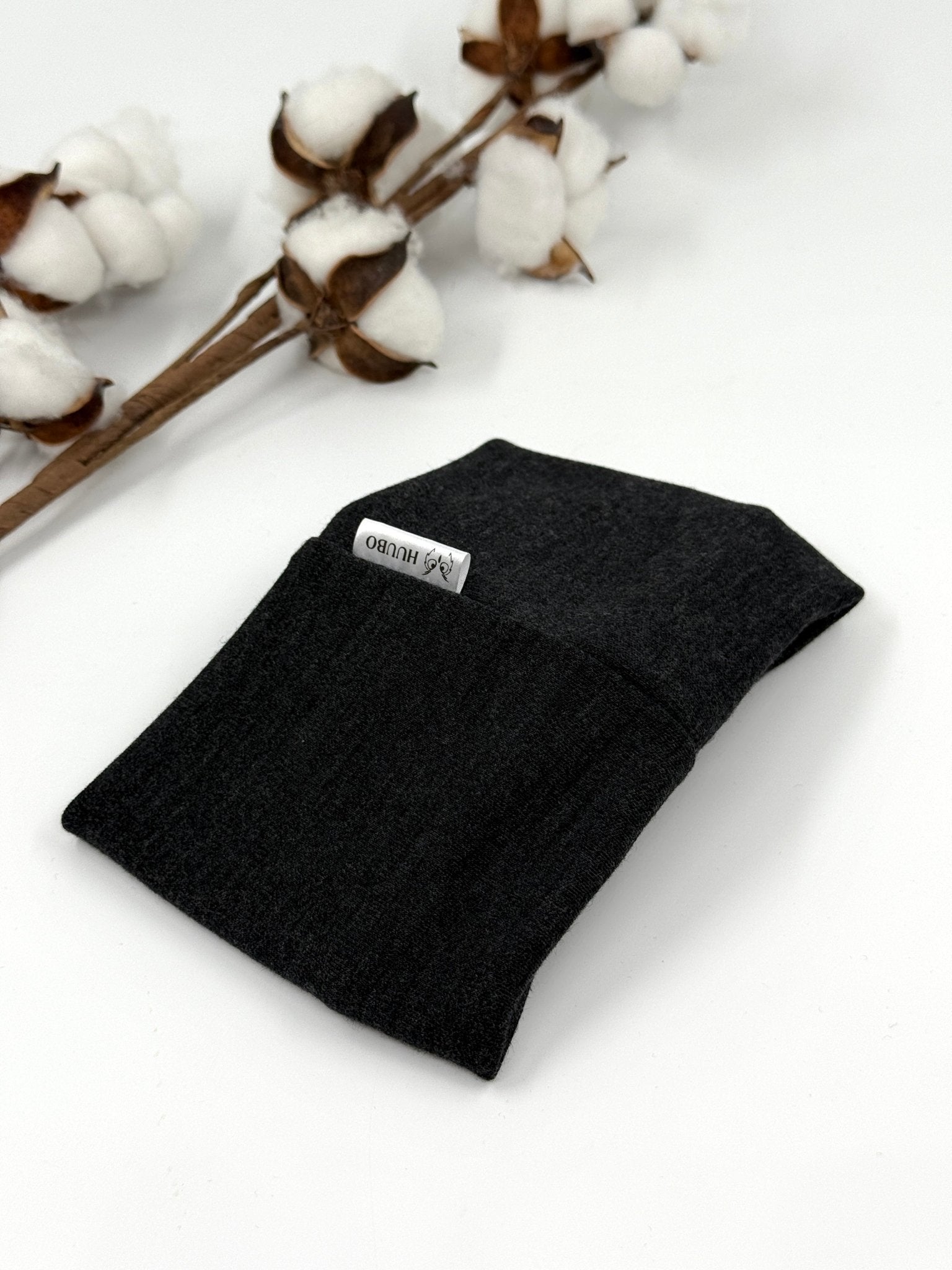 Merinovillapanta tumma.