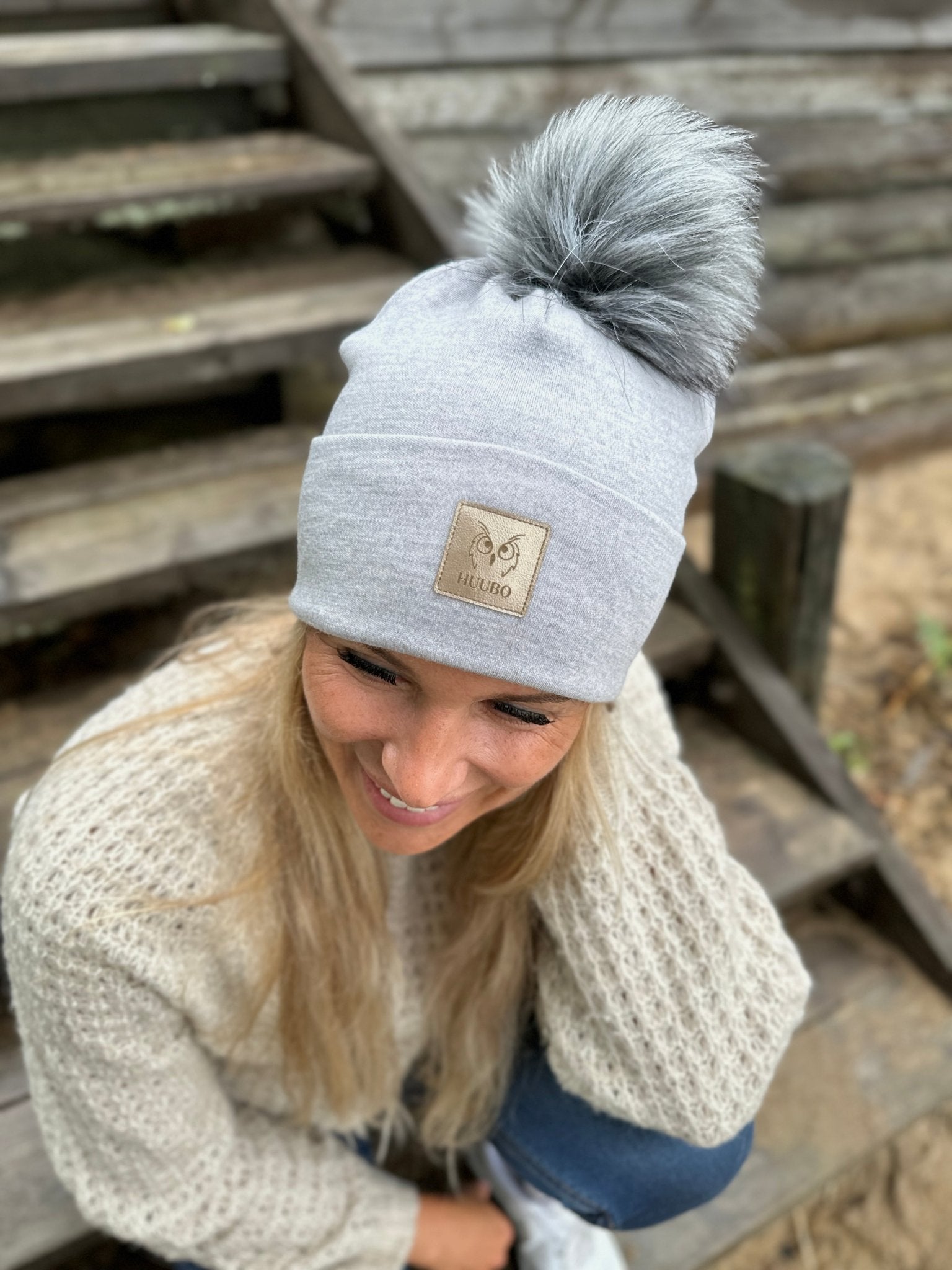 Merinovillapipo tupsulla, vaaleanharmaa, kotimainen.