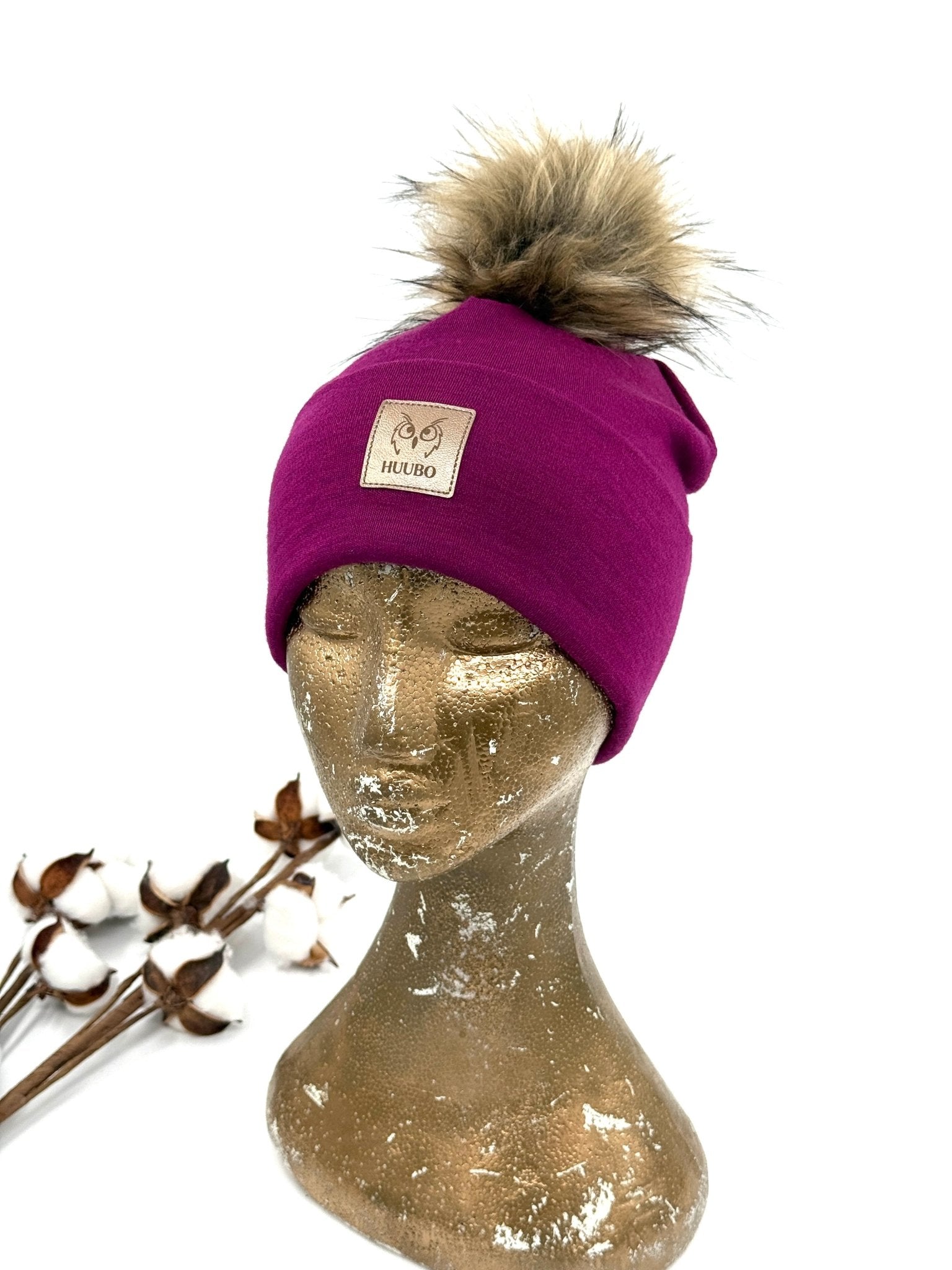 Merinovillapipo tupsulla, violetti, pinkki, kirsikan värinen.