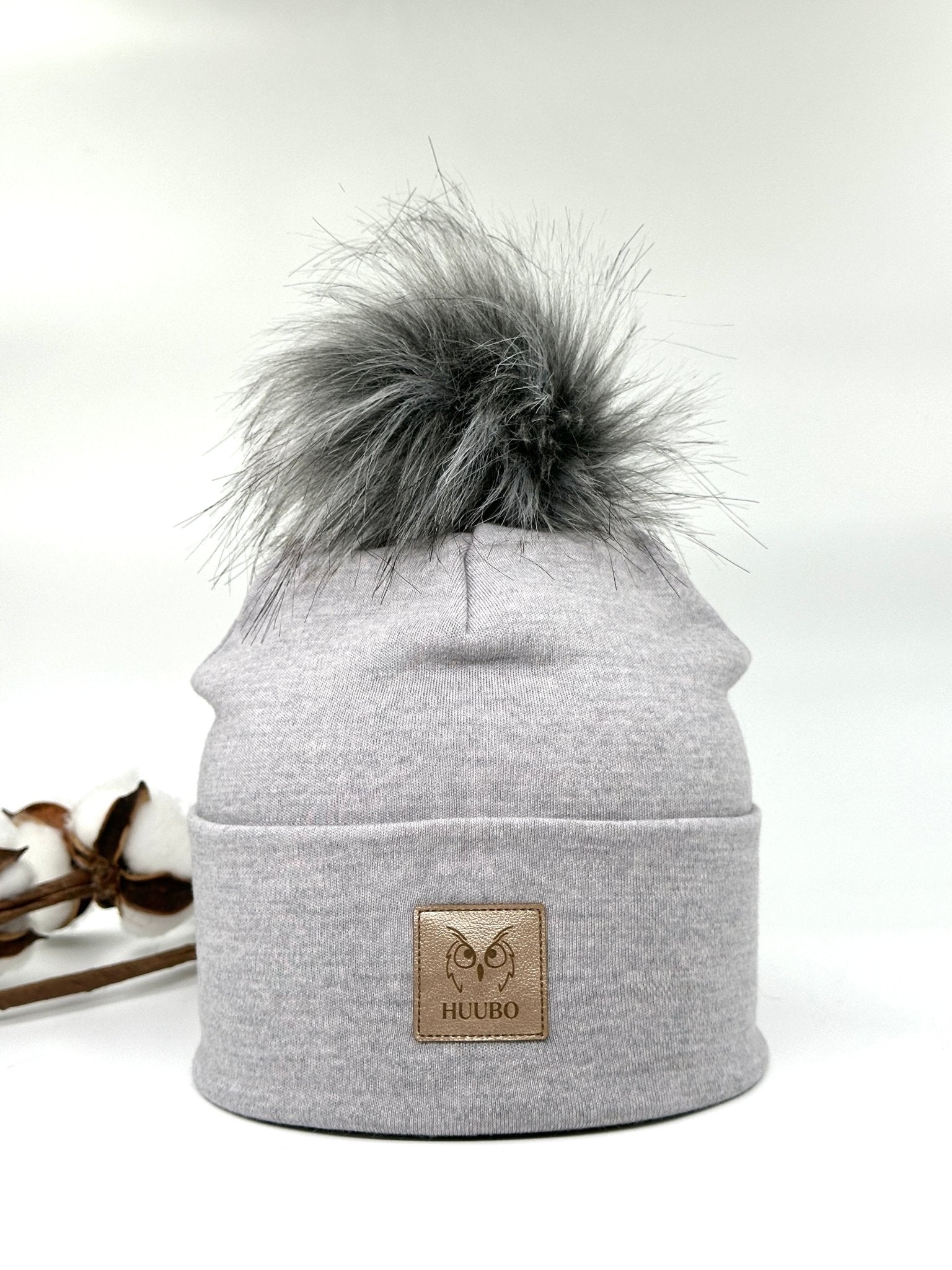 Merinovillapipo tupsulla, vaaleanharmaa, kotimainen.